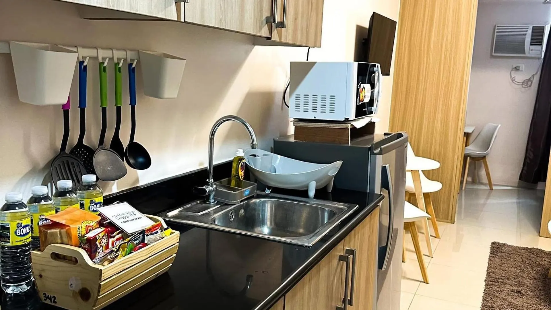 Crizzy'S Hub Sariel At Shore Residences Manila Apartment